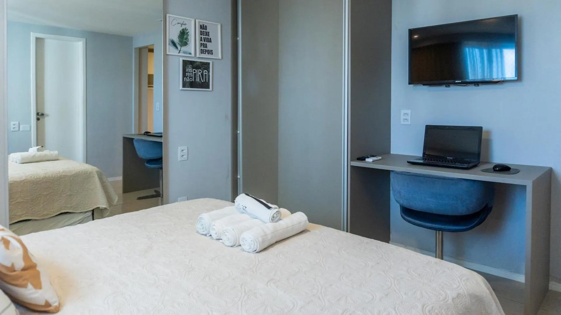 Flat Quarto E Sala, 400 Metros Da Praia De Boa Viagem, Com Piscina, Wi-Fi 220Mbps contacts
